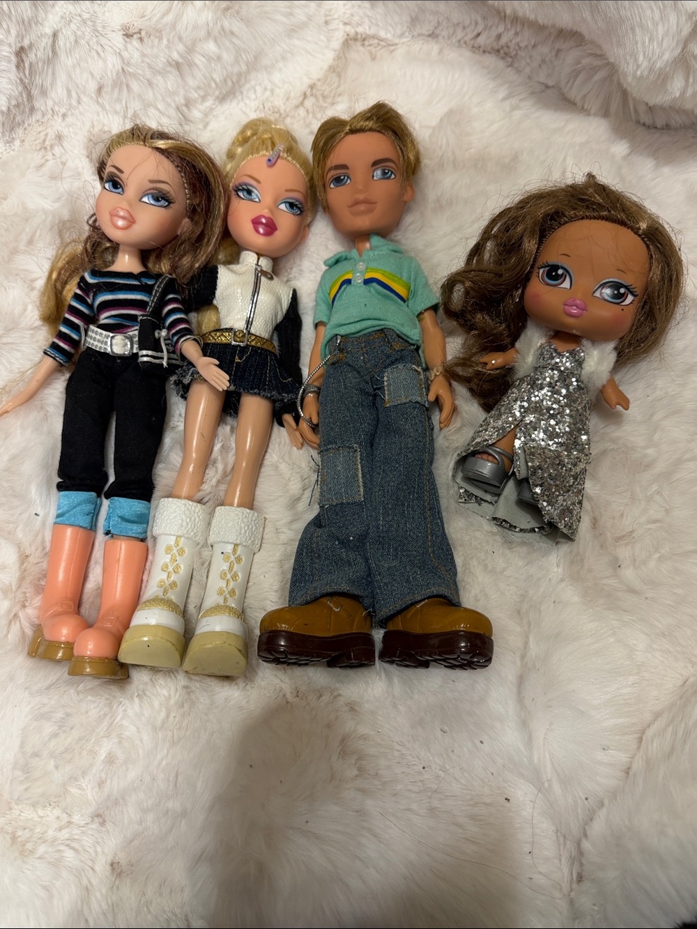 Lot of 4 Bratz Dolls